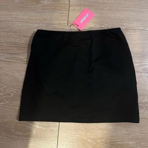 SMALL EDIKTED BLACK SKIRT